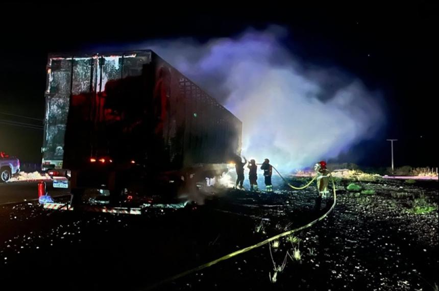 El conductor del camión dejó el acoplado y dio aviso en el Puesto Caminero