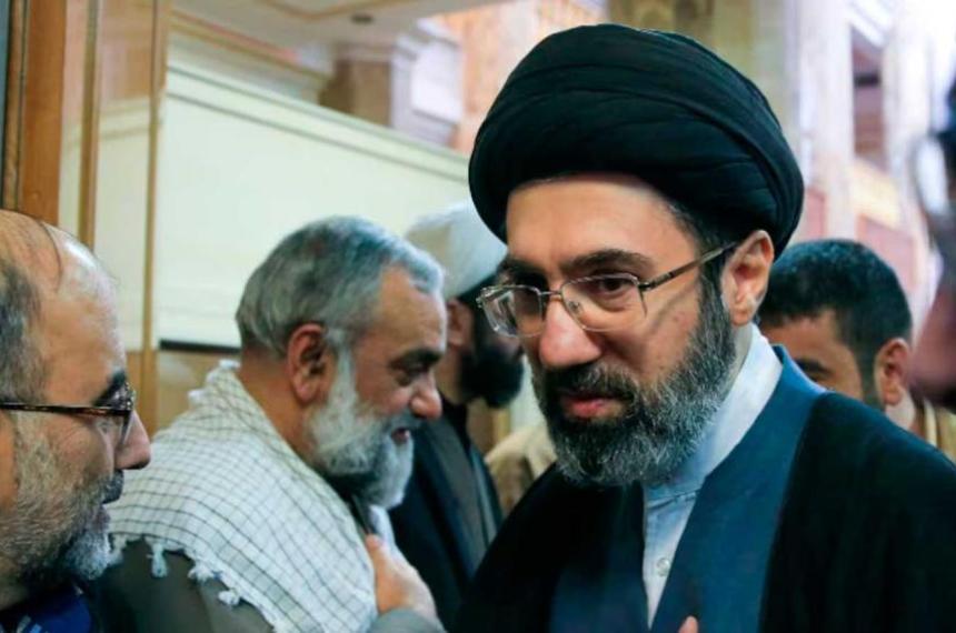 Versiones cruzadas en plena guerra- aseguran que el nuevo liacuteder supremo de Iraacuten fue herido en un bombardeo