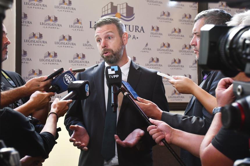 Si no consigue socio Pampetrol se endeudariacutea para mantener activo el yacimiento