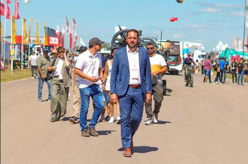 El intendente de Santa Rosa recorrió la muestra invitado por la organización