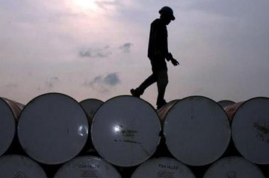 Alerta energeacutetica global- liberaraacuten 400 millones de barriles de petroacuteleo por la guerra en Medio Oriente