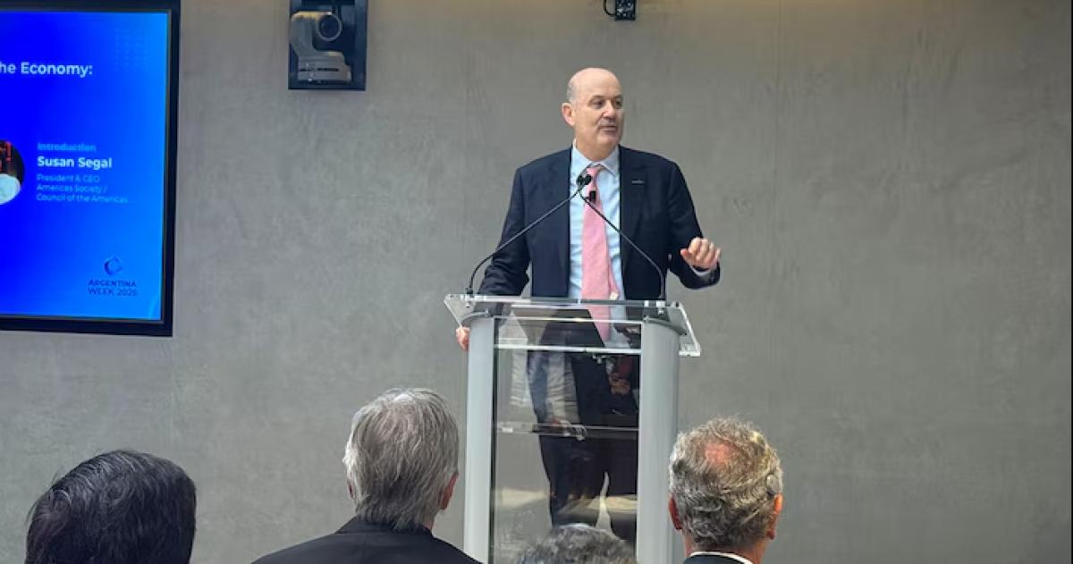 Federico Sturzenegger ministro de Desregulación durante su presentación en el Argentina Week