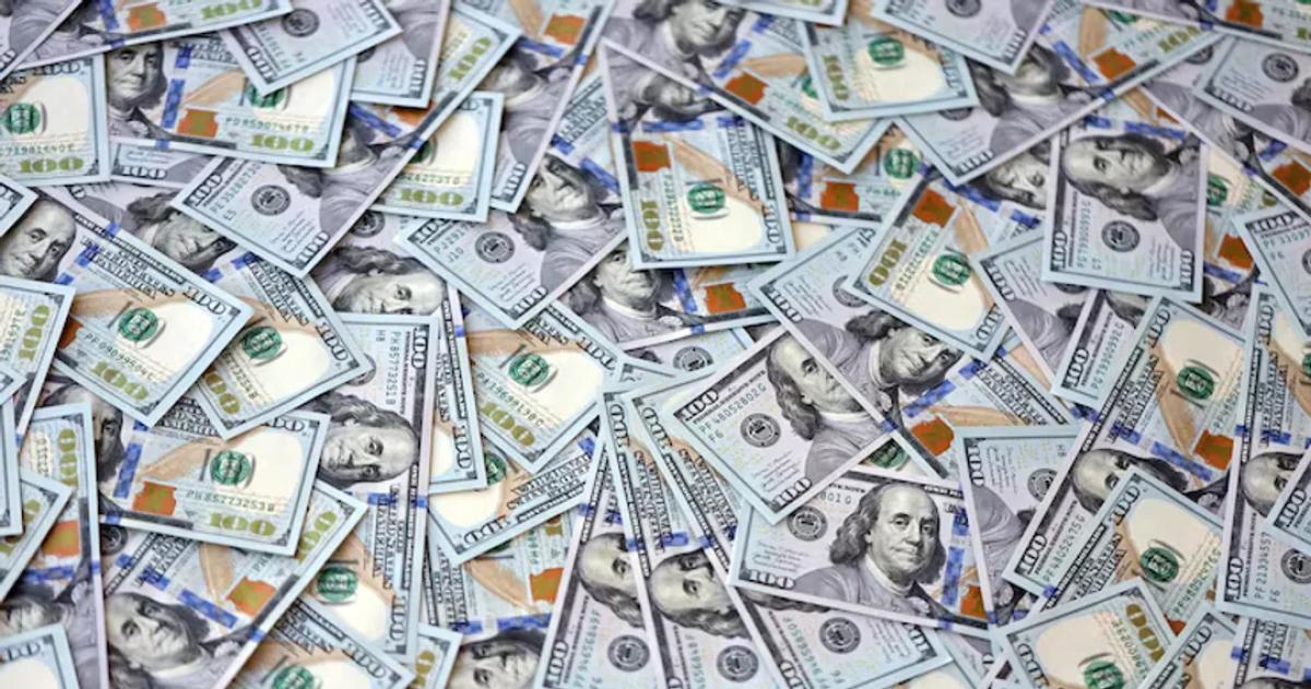 El dólar oficial y el blue cerraron igual para la venta en 1415