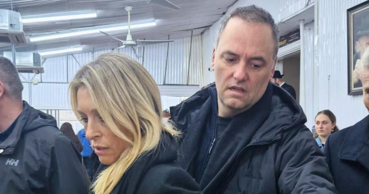 Escaacutendalo en el Congreso- la oposicioacuten quiere sentar a Manuel Adorni en el banquillo por el viaje de su esposa en el avioacuten presidencial