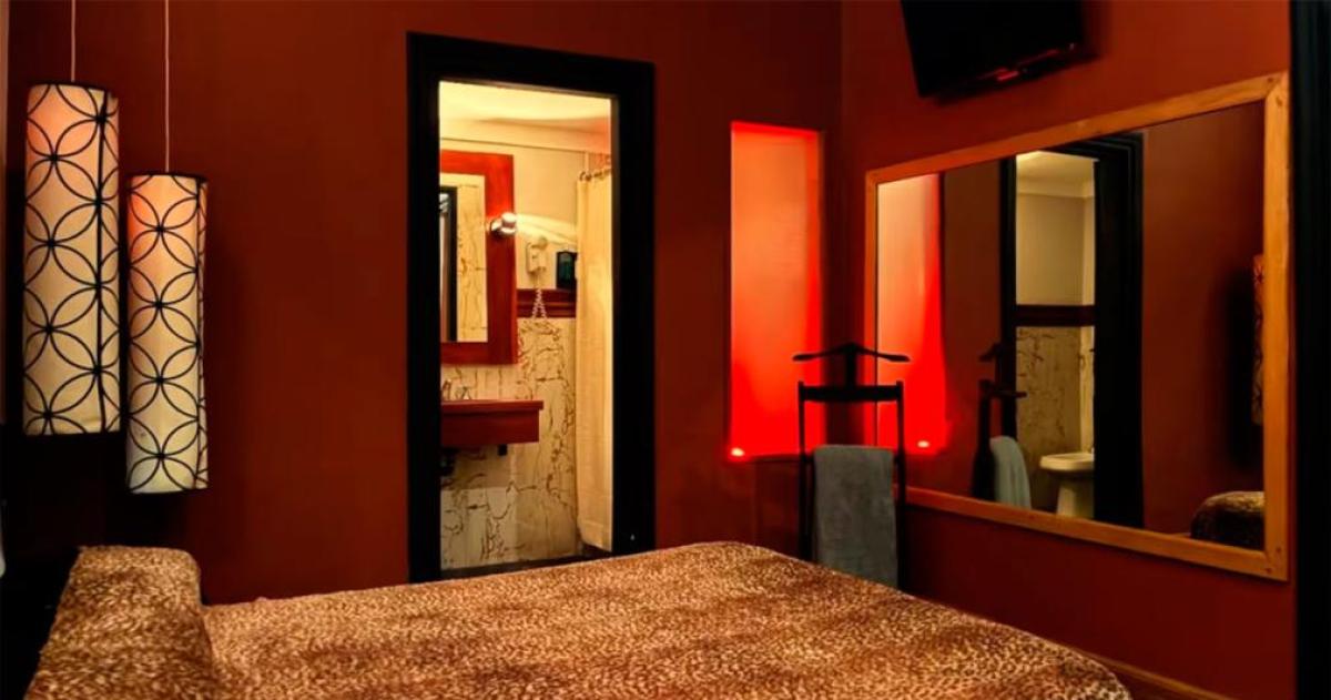 Misterio y horror en un motel de Paranaacute- un hombre murioacute con un tiro en la nuca y su pareja pelea por su vida