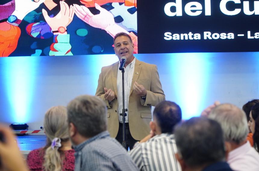 El ministro Pascual Fern�ndez en el 2° Encuentro Nacional de Cooperativas de Cuidado