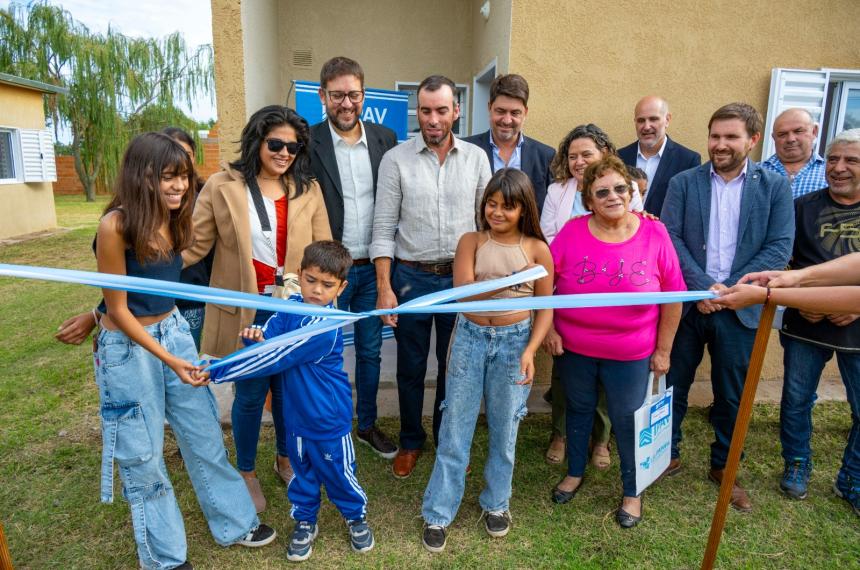 La entrega se realizó este viernes y correspondió a ocho unidades del plan Mi Casa 1