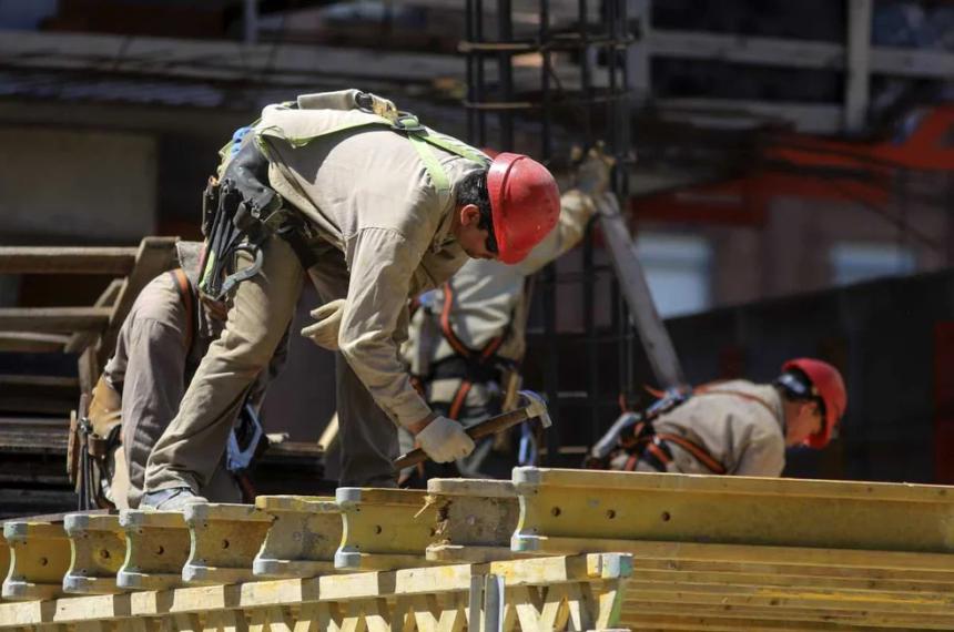 Fuerte caída del empleo