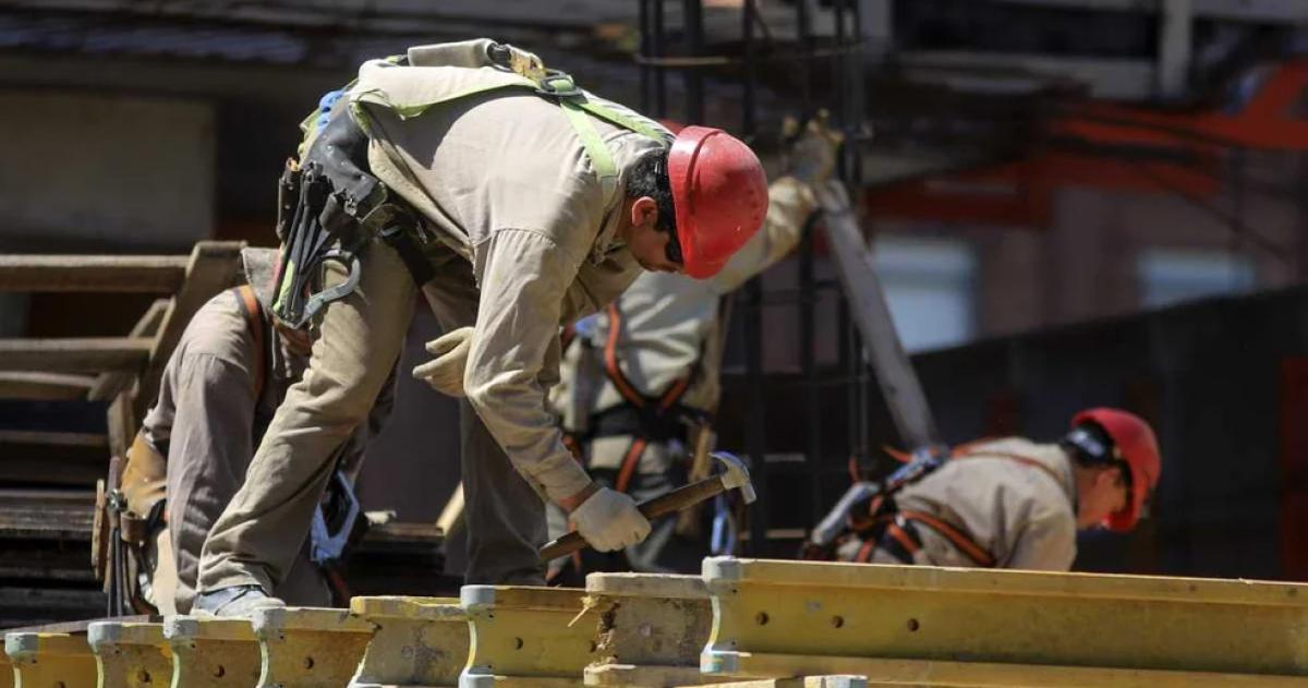 Fuerte caída del empleo