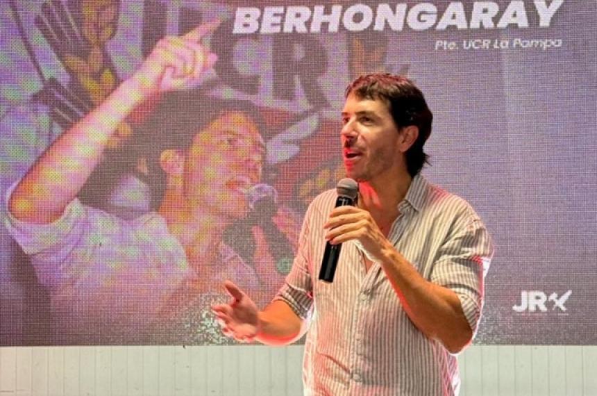 Martín Berhongaray encabezó el acto en el Club Independiente