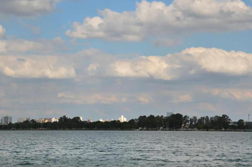 Algunas nubes se dejan ver en el cielo santarroseño