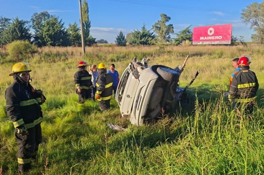 El VW Gol quedó partido a la mitad tras el choque
