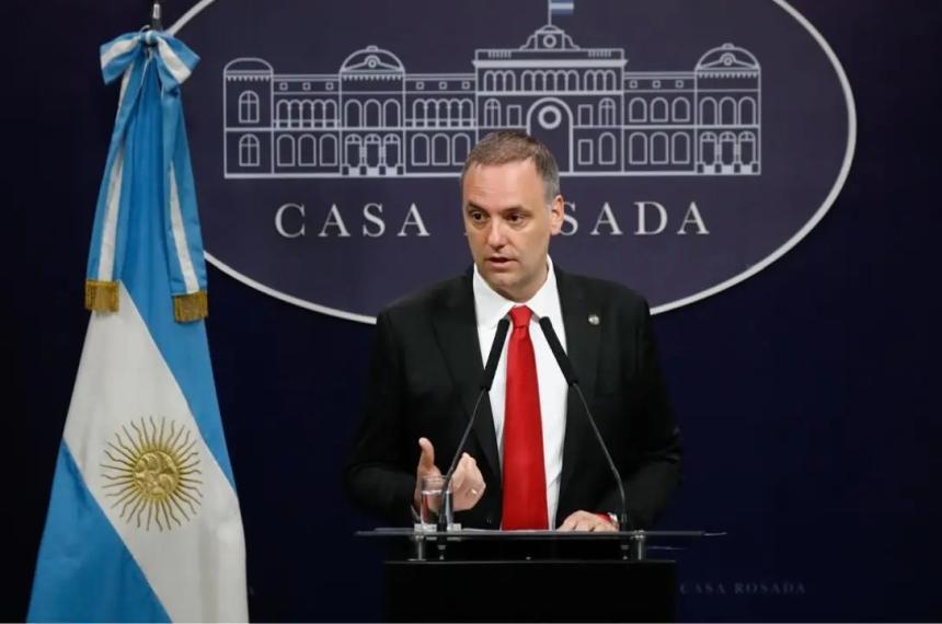 Del con la tuya no al costo marginal- el vuelo de Adorni desata cruces en La Pampa