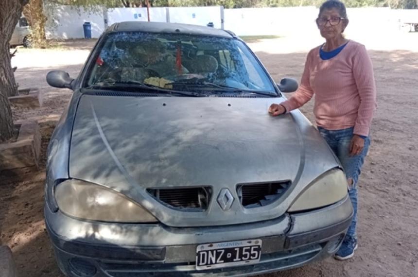 Graciela Amador junto a su familia esperan la ayuda de las y los santarroseños