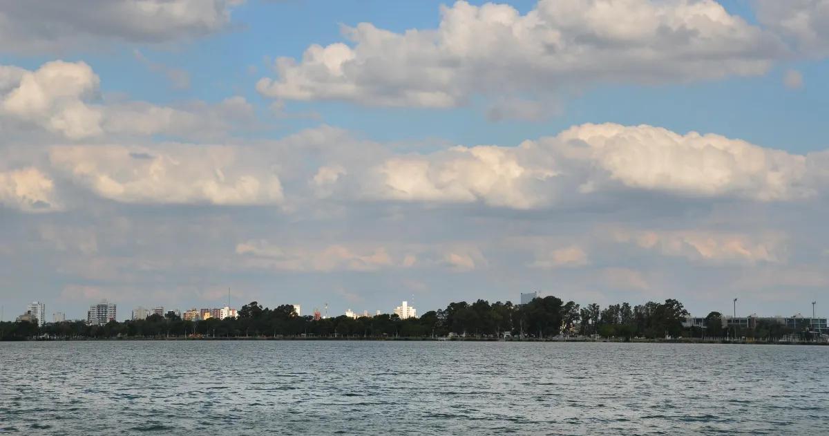 Algunas nubes se dejan ver en el cielo santarroseño