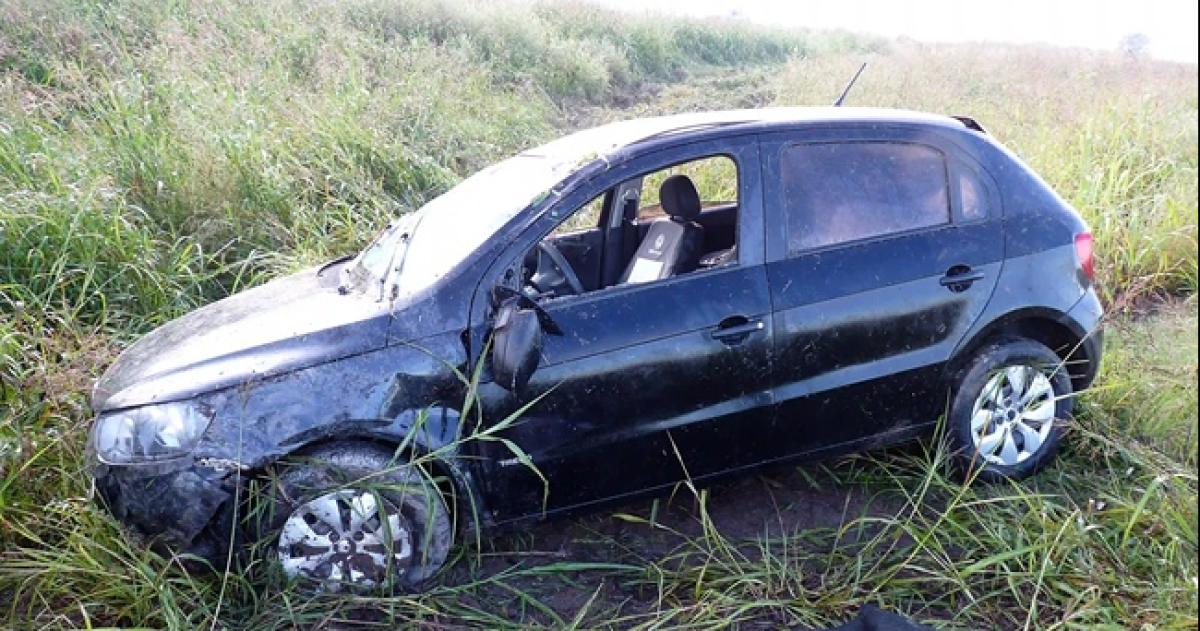 El conductor del auto salió por sus propios medios