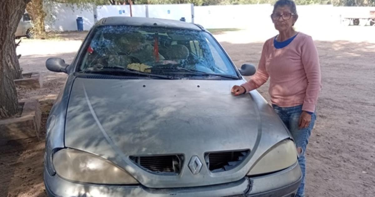 Graciela Amador junto a su familia esperan la ayuda de las y los santarroseños