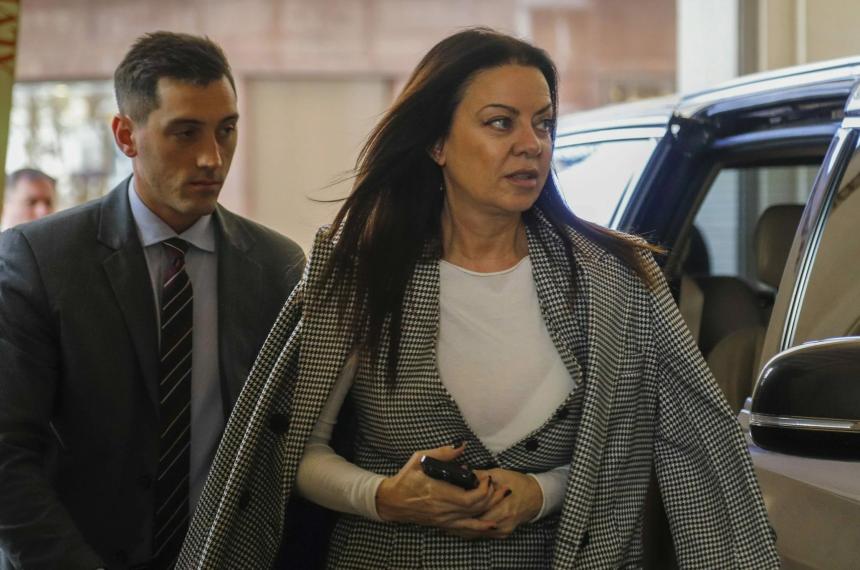 Tambieacuten cuestionan a Pettovello por su viacutenculo con el empresario Novelli