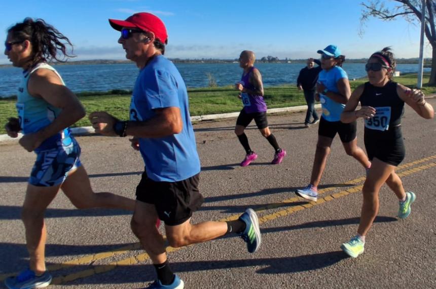 Muntildeoz y Tapieacute en el cierre