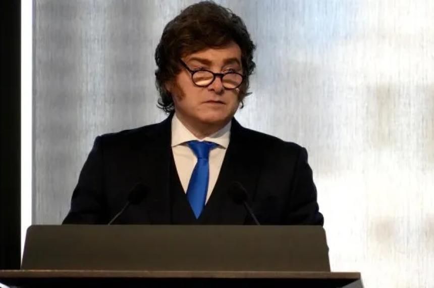 Cuestionó las regulaciones cavernícolas y ratificó su plan de apertura total