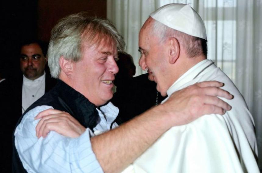 Presentan un libro sobre la relacioacuten entre el Papa Francisco y Gustavo Vera