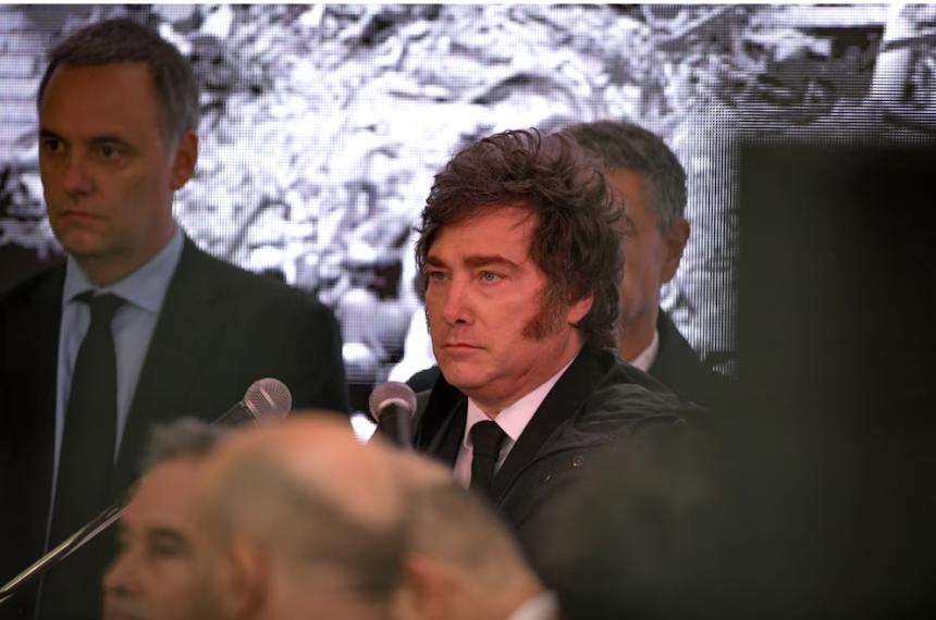 El presidente asistió al acto en conmemoración del atentado contra la Embajada de Israel