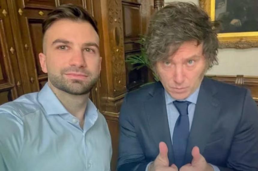La selfie de Novelli con Milei para promocionar sus negocios