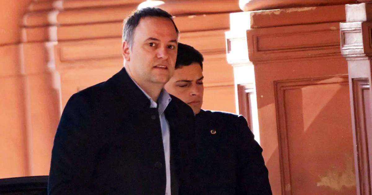 Manuel Adorni llega a la Casa Rosada