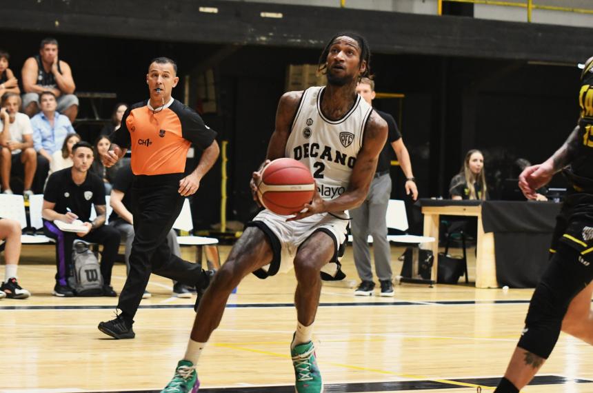 Mosley fue uno de los mejores del Decano