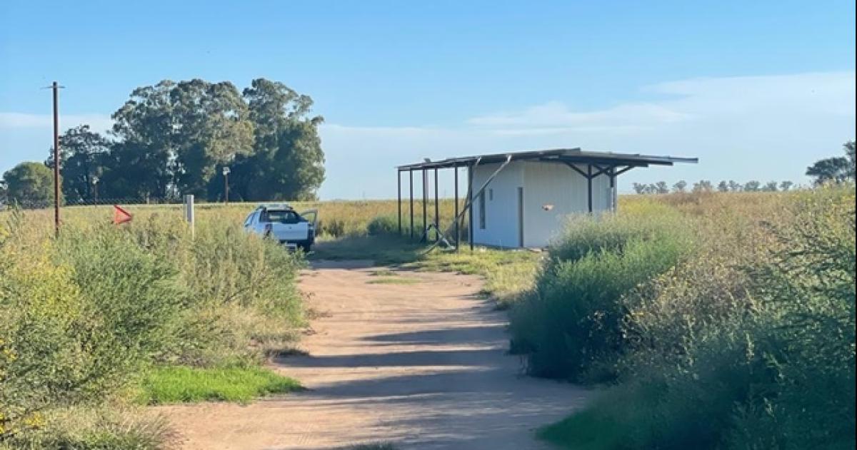 La policía sorprendió a los sospechosos cuando desarmaban una estructura
