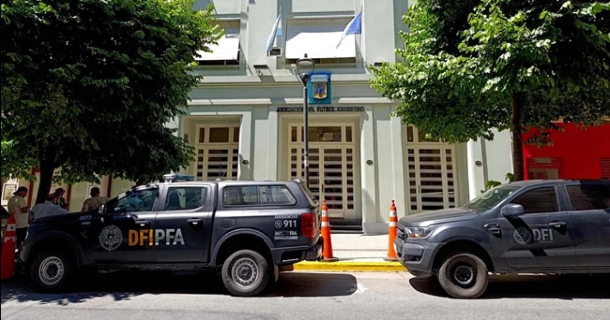 El allanamiento en la sede de la calle Viamonte fue ordenado por el juez federal de Campana