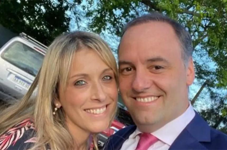 Manuel Adorni y su esposa- �todo es producto de una interna en el Gobierno