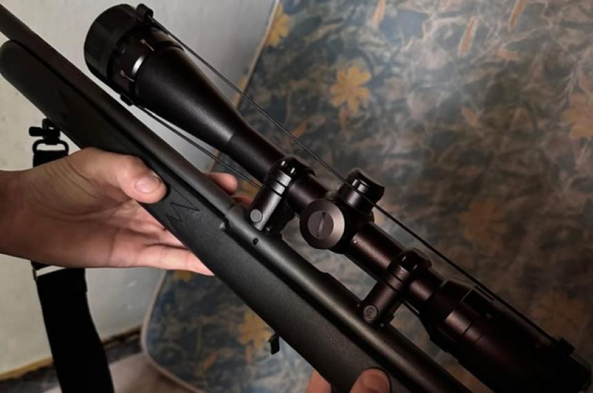 El arma fue secuestrada tras un allanamiento