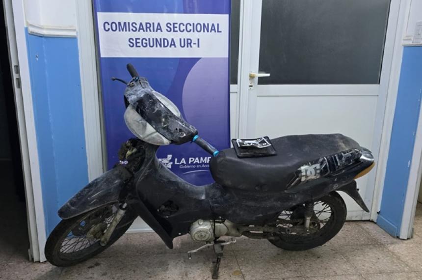 El sospechoso fue detenido cuando manejaba una de las motos robadas