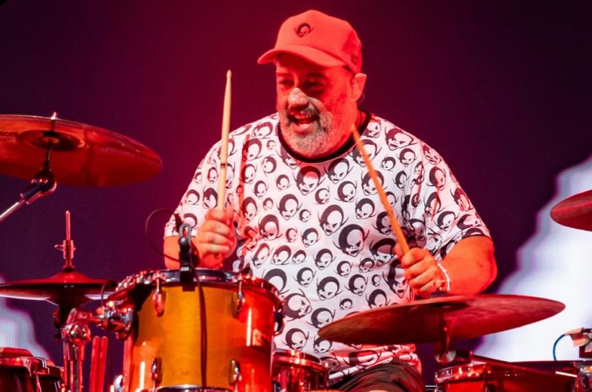 Buira estuvo desde los inicios de la banda y había regresado para los shows de reunión en 2024