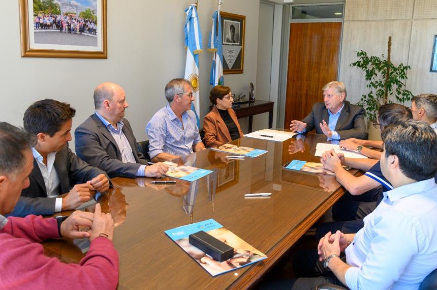 El gobernador Ziliotto firmó convenios para obras de prevención de inundaciones con cinco municipios