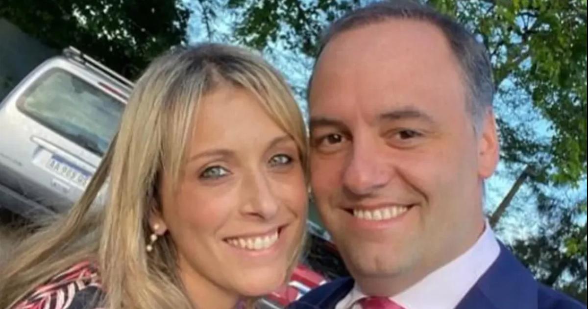 Manuel Adorni y su esposa- �todo es producto de una interna en el Gobierno