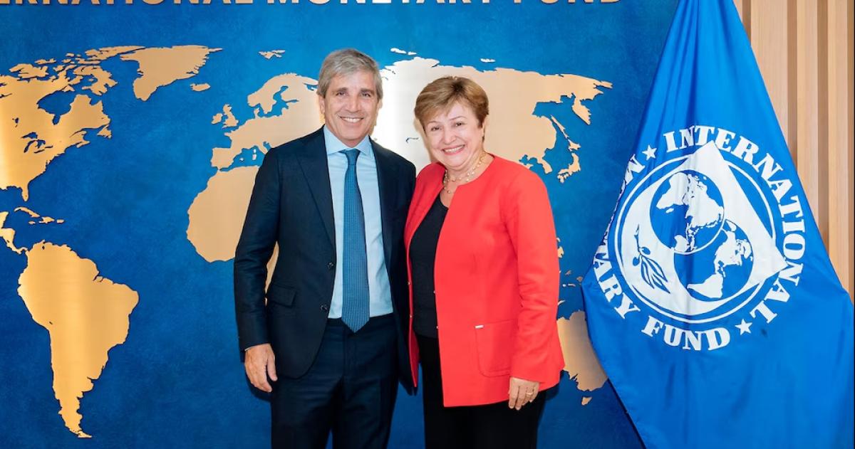 El ministro de Economía Luis Caputo sostuvo que la relación con el FMI mejoró durante este Gobierno