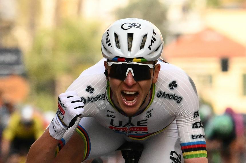 Tadej Pogacar enorme en Italia