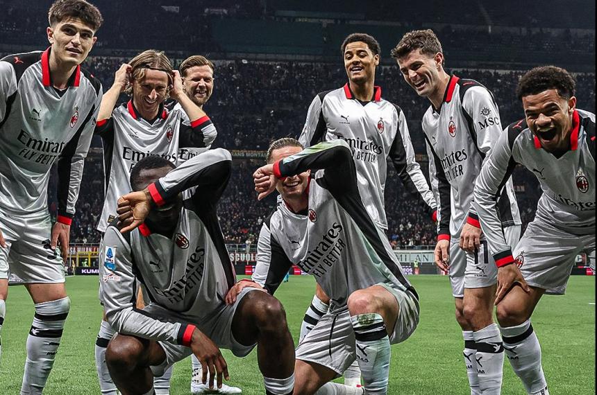La celebración del equipo milanés que no pierde las esperanzas de pelear por el título