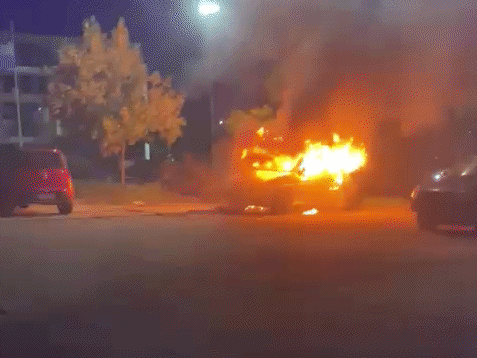 Se incendioacute una utilitaria atraacutes de la Terminal- investigan si fue intencional