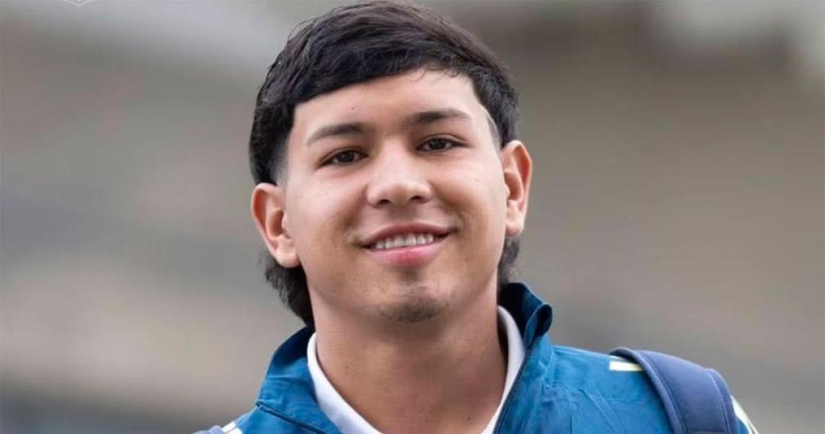 Golpe al corazoacuten del fuacutetbol colombiano- murioacute Santiago Castrilloacuten tras desplomarse en pleno partido