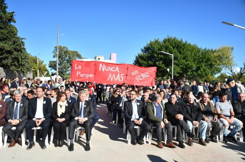 A 50 antildeos del golpe- Si quieren memoria completa que nos digan doacutende estaacuten