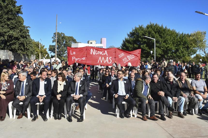 A 50 antildeos del golpe- Si quieren memoria completa que nos digan doacutende estaacuten