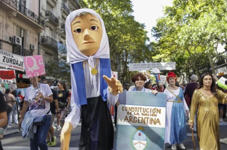 Organismos de derechos humanos y agrupaciones políticas se movilizan hacia Plaza de Mayo