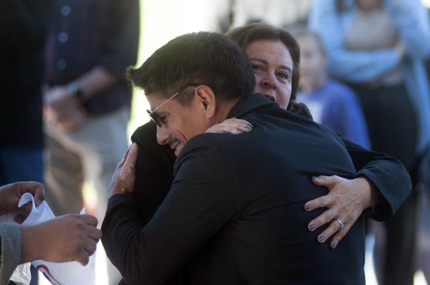El abrazo entre la intendenta Alonso y Gonzalo De Laturi