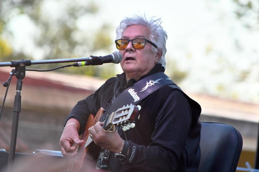 Viacutector Heredia- el hombre que sigue encontrando verdades en sus propias viejas canciones