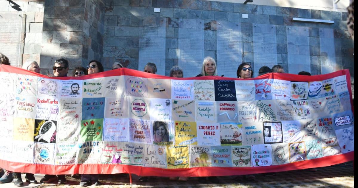 A 50 antildeos del golpe- Si quieren memoria completa que nos digan doacutende estaacuten