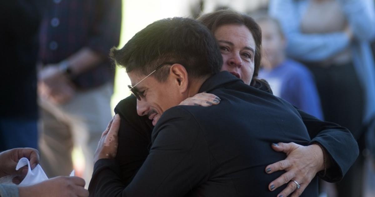 El abrazo entre la intendenta Alonso y Gonzalo De Laturi