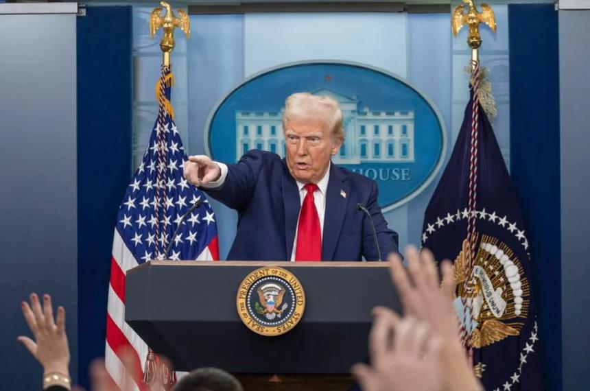 Trump busca un alto el fuego tras sus ataques